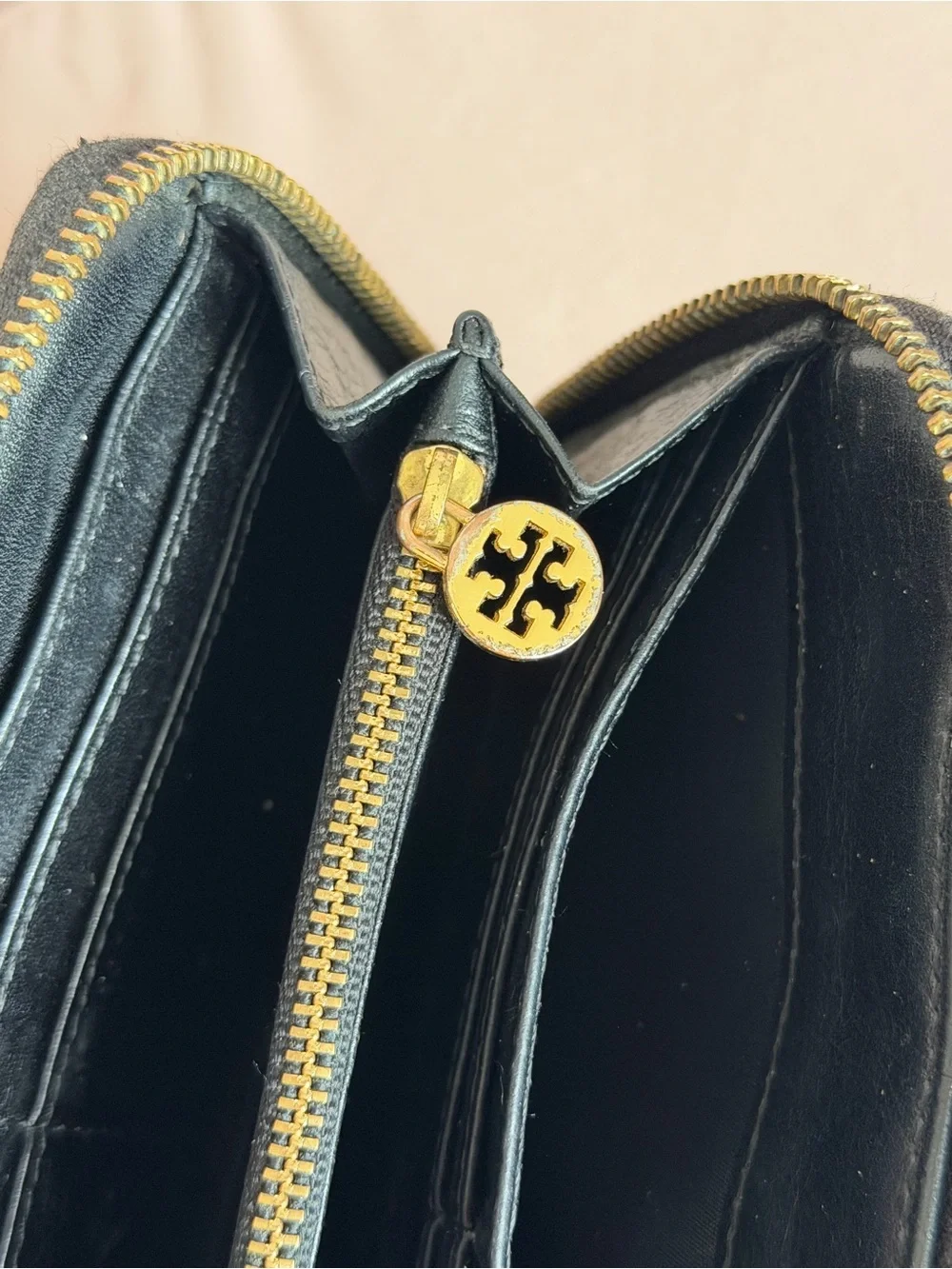 Tory Burch Carson Zip Continental Black Leather Wallet